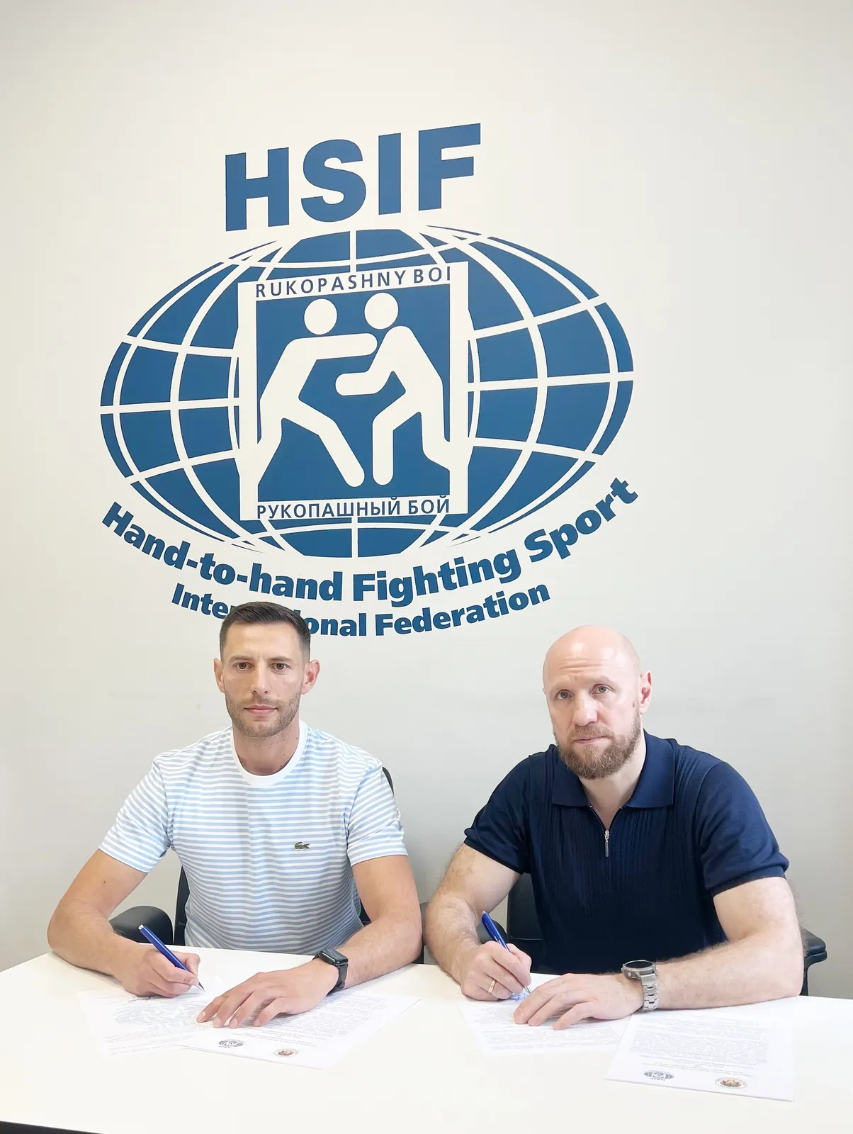 Unterzeichnung der Vereinbarung mit der HSIF